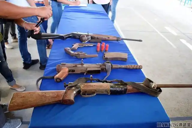 12月,菲律宾棉兰老岛警方查获的部分土造枪械.