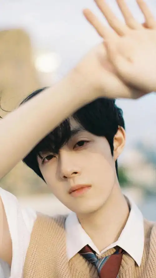 阳光少年王喆帅气迷人写真