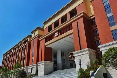 重庆高中探校渝北八中任何人走进去都会倒吸一口凉气