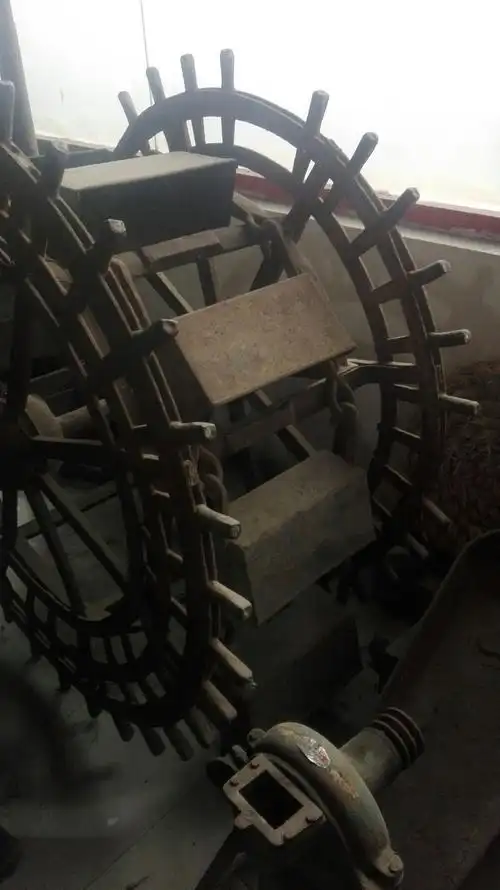 水车,是农民们浇地用来提水的工具