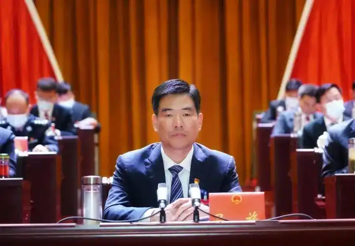 政协新县第十届委员会第五次会议胜利闭幕_吕旅