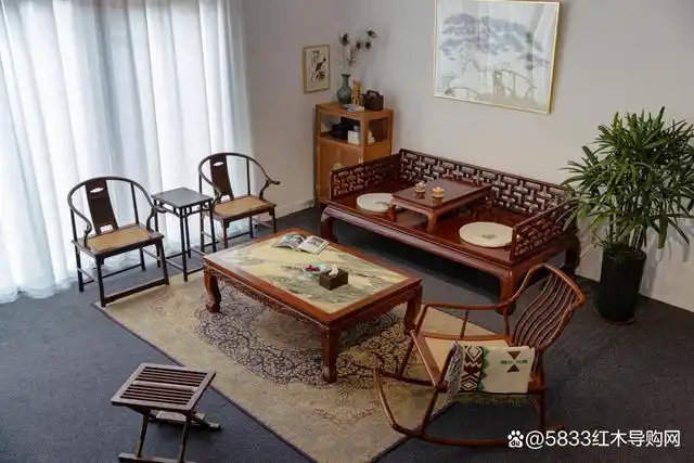 客厅罗汉床怎么搭配看传统中式家具的搭配之美