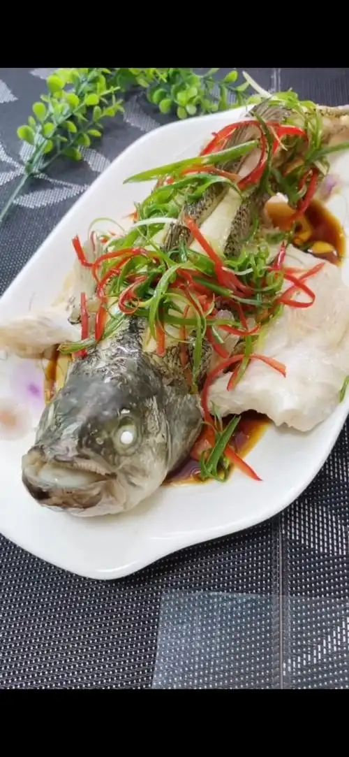 清蒸鲤鱼的家常做法简单 清蒸鲤鱼的家常做法简单好吃