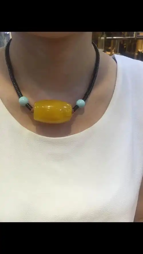 男士蜜蜡桶珠锁骨链怎么配