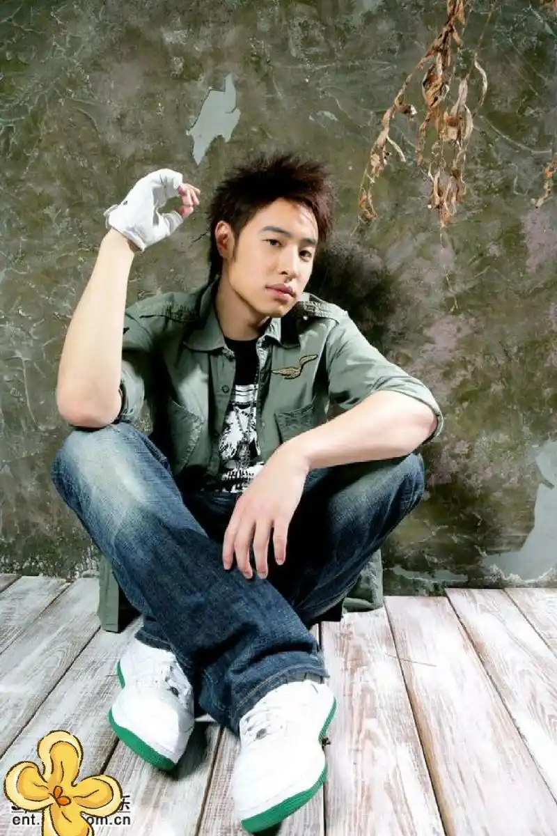 潘玮柏最近因为身材上热搜啦!