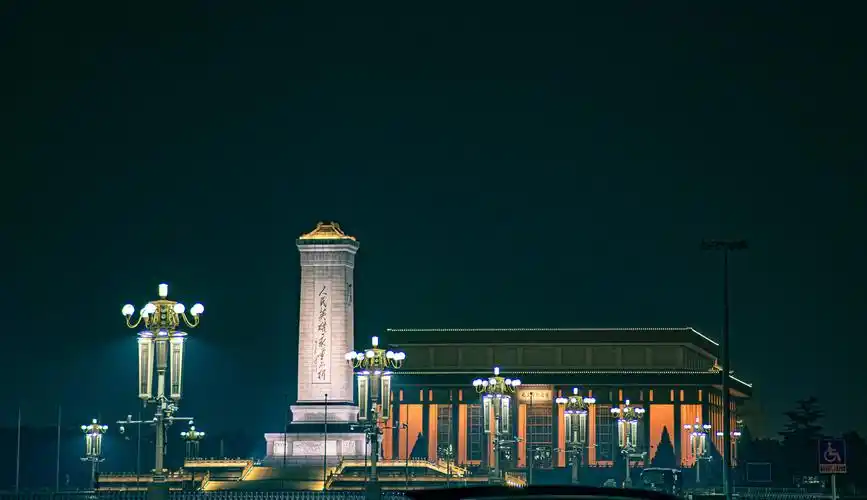 人民英雄永垂不朽