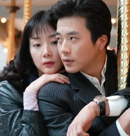 资料图片:《天国的阶梯》之诚俊静书的甜蜜(12)