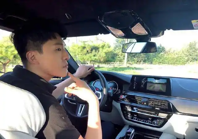 男人有车咬咬牙吃一个月大头菜也要备齐的汽车用品开车贼顺溜