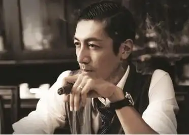 张鲁一老婆谢嘉颖近照