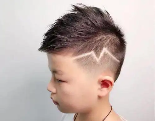 做小孩刻痕发型图案要足够简单 新头发剃刻痕也要新的花样