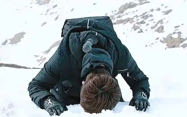 下跪长白山,小哥这是跪什么呢?_哔哩哔哩_bilibili