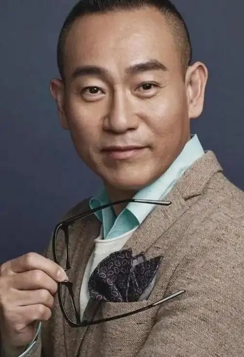 网曝香港男星林保怡在国外和男友领证结婚,本人紧急回应:假的!