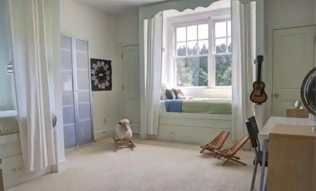 欧式简约儿童房飘窗装修图片效果图