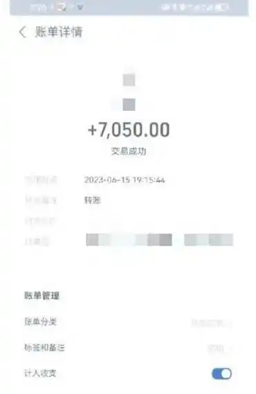 去买几扎啤酒,顾女士发现,接单的骑手是之前帮她跑过腿的人,此人微信