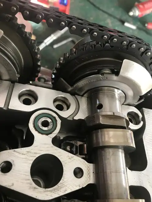 奔驰c200274发动机凸轮轴调节齿记号在哪里对