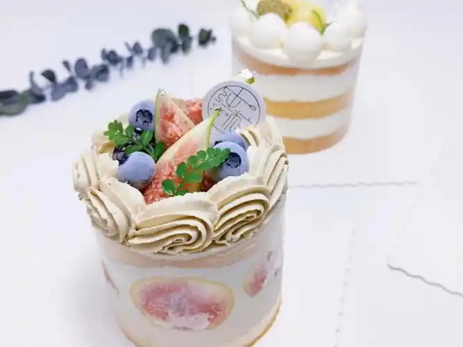 各种口味的精美小蛋糕