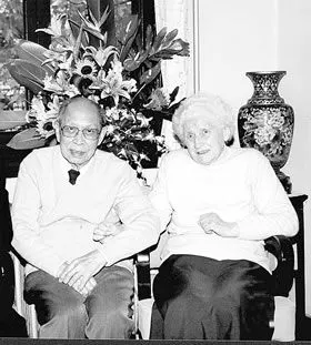 裘法祖教授和德裔夫人裘罗懿一生恩爱.