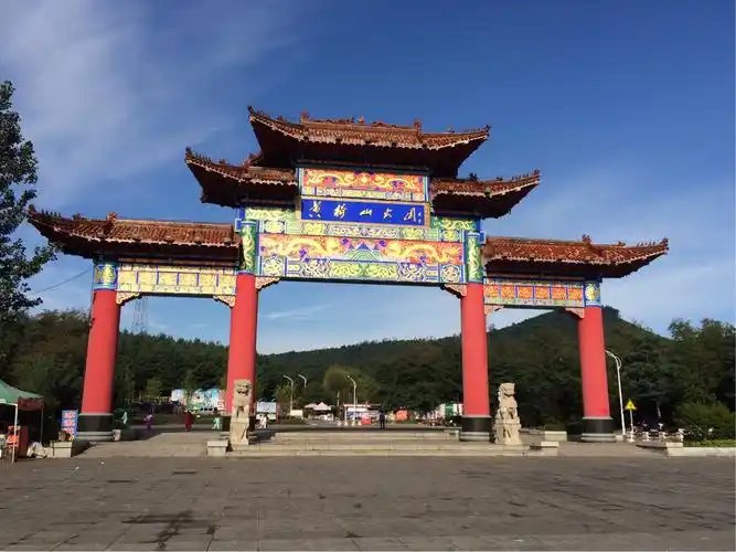 宽甸~黄椅山风景区玄武湖公园~丹东鸭绿江断桥~本溪水洞~国家地质博物