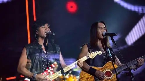 原唱动力火车,撕心裂肺,个性十足 服务升级 3歌手动力火车演唱《咀眄