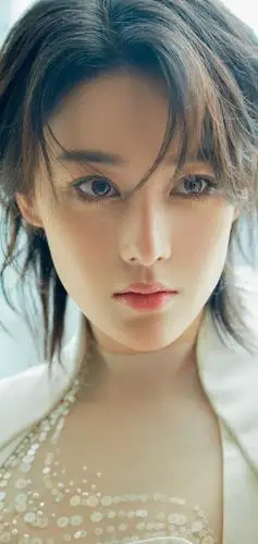 完美的身材配上标准的美人脸张馨予