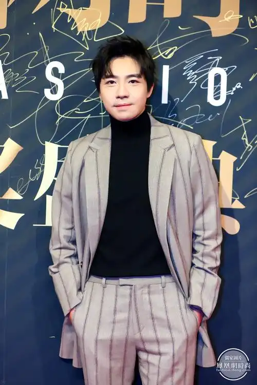 俞灏明不断突破自己绅士亮相全新一代cc2018凤凰网时尚之选