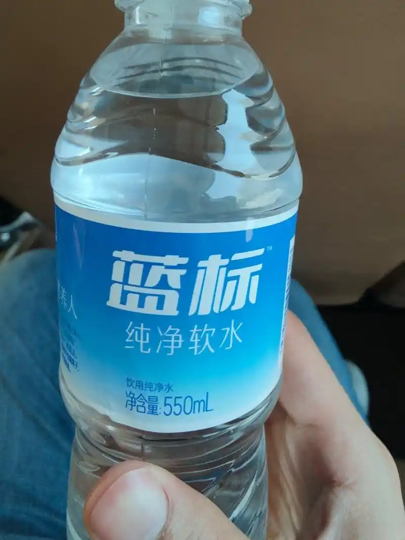 商业命名欣赏# 今麦郎的"蓝标"水,卖点"纯净软水".