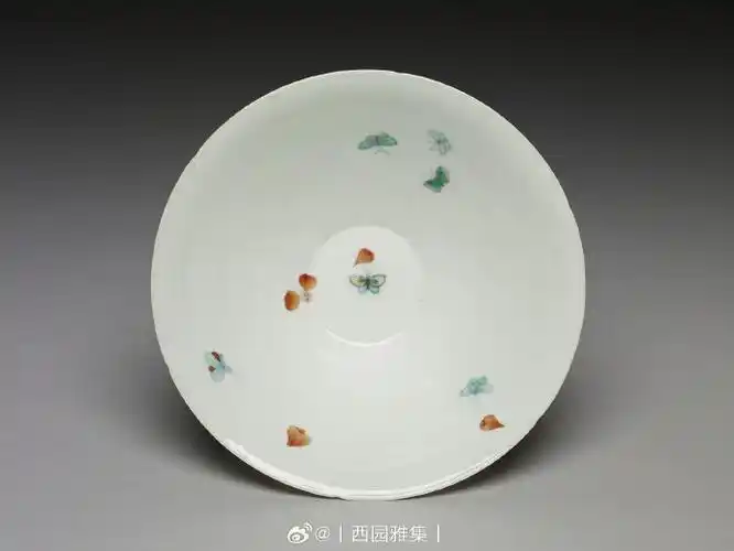 明 成化 斗彩梅蝶纹葵口碗 (一组四件)