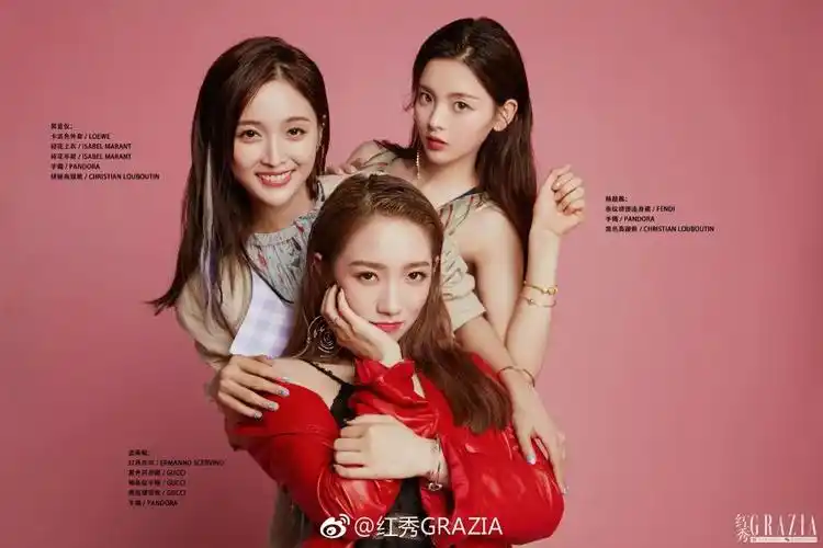 同理,在其他三人合照中也是如此.