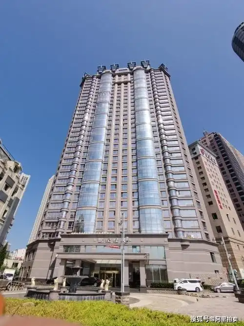 大连市地标性建筑星海广场a区一房产将以240万元起拍面积为280平