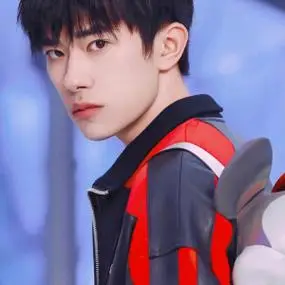 sweet_darling 关注 易烊千玺上海迪士尼联名款饭修三 #易烊千玺