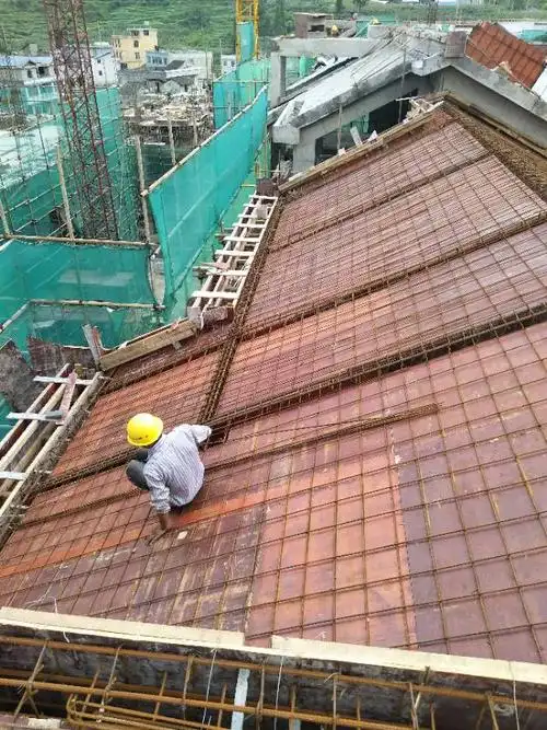 1栋:斜屋面板钢筋绑扎