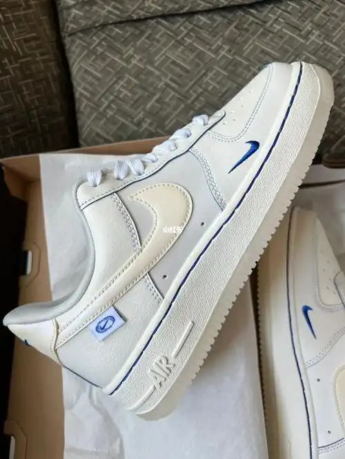 喵街下单9折入新款耐克蓝色刺绣空军