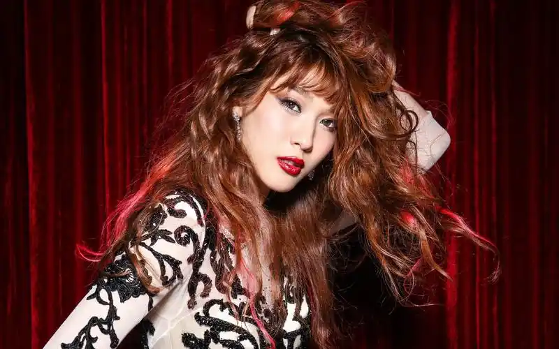 美女主持人刘洪悦气质写真