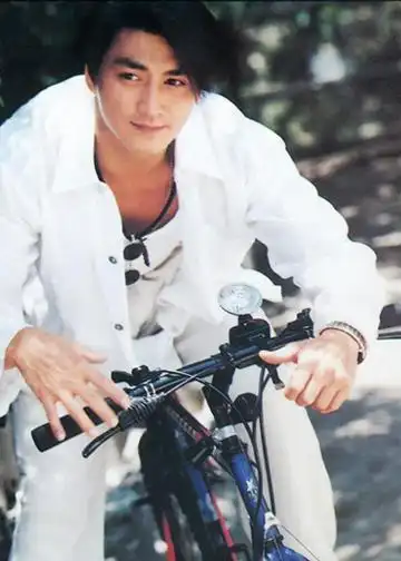 何家劲的坎坷一生从搬尸工到身价过亿61岁仍孤身一人