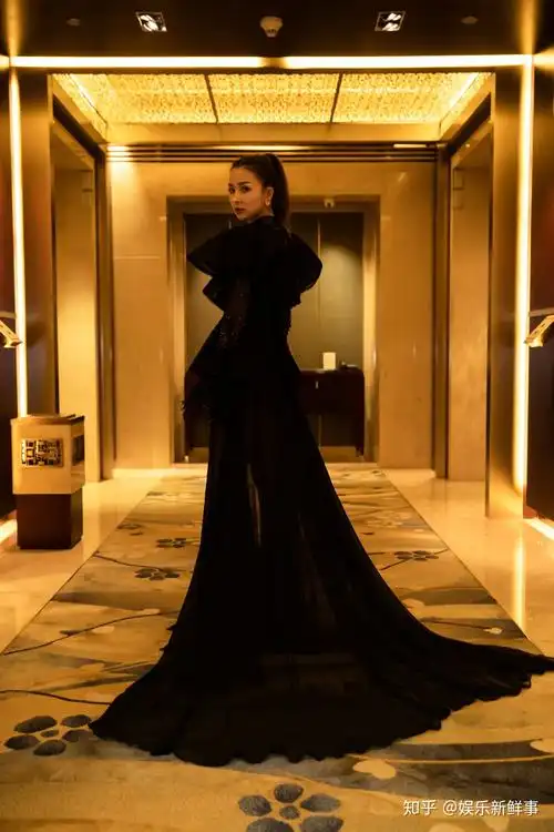 姚星彤出席龙牌之谜首映礼巾帼龙女为国而战