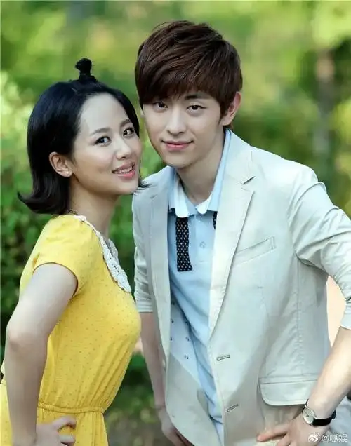 2013年杨紫和邓伦合作的第一部剧《花非花,雾非雾》