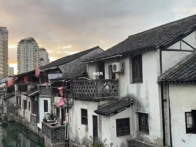 江南绍兴沿河而居的老房子们