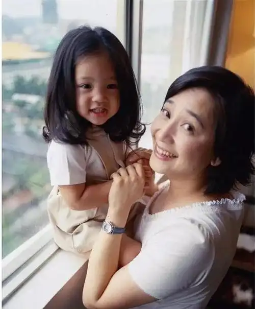 傅娟与欧阳龙因戏生情,嫁人生子后实现梦想