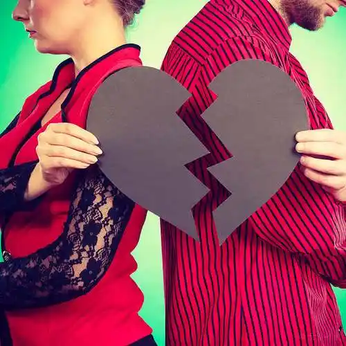 情侣_伤心_分手_离开_关系_情感_人_相爱_年轻_两个_一半_爱人_高清