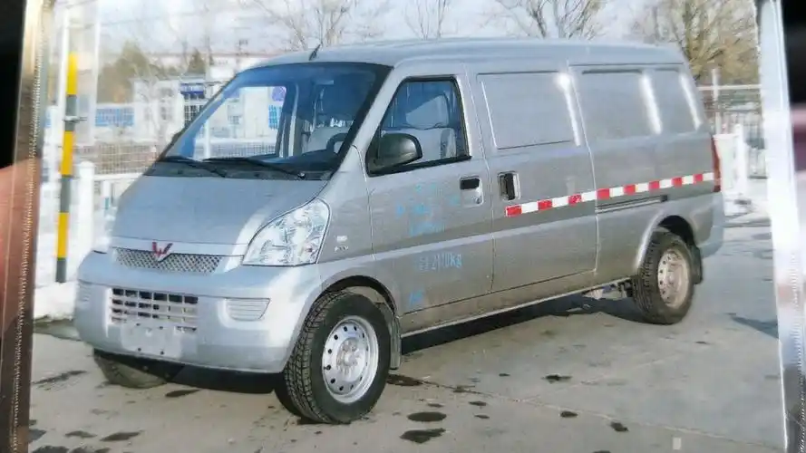 五菱荣光加长版厢式货车