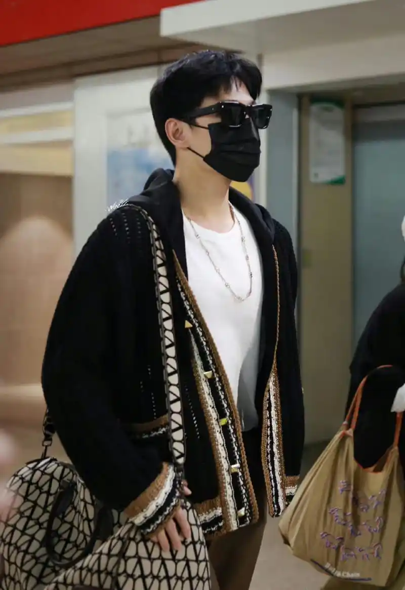 杨洋出发威尼斯路透状态好好,期待海外行程,出发一切顺利!