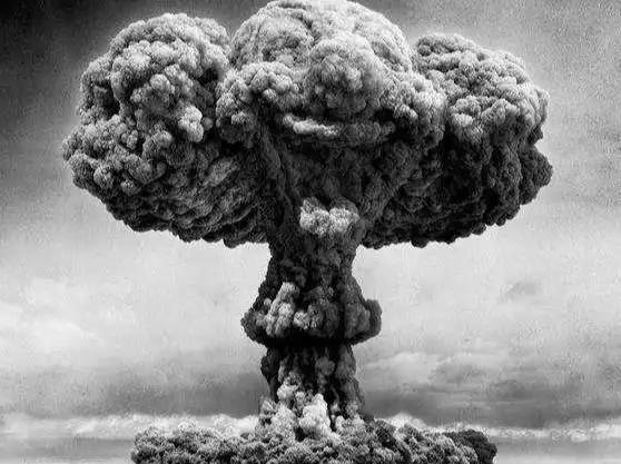 中国首颗原子弹爆炸图片1964年1月同法国建交,这是第一个与新中国建交