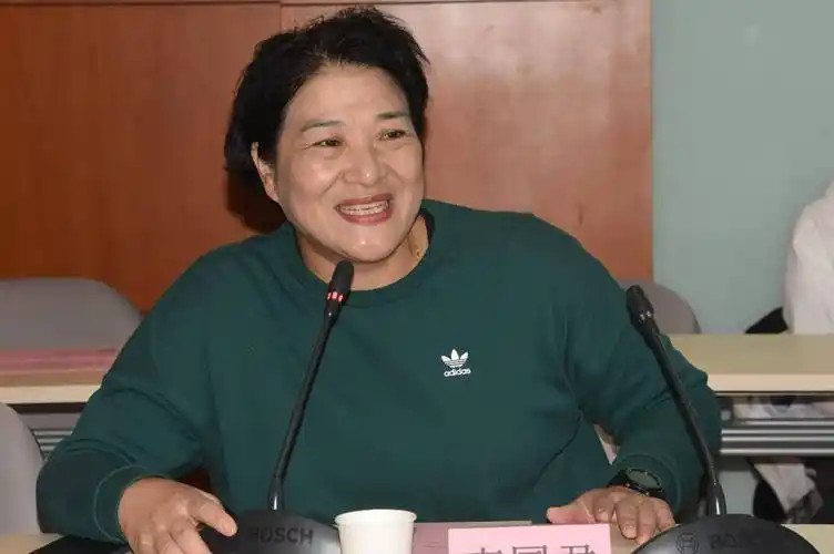 排球狂魔李国君:作为继郎平之后的第一接班人,为何与海外丈夫分居21年