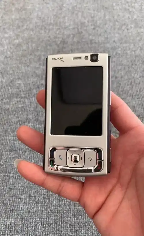 诺基亚n95非智能手机怎么样 花50元体验了一把当年的诺基亚机皇n95_什