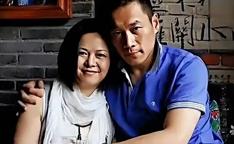 在美国树林砍柴烤肉,美国豪宅尽显气派_生活_女子_唐歌