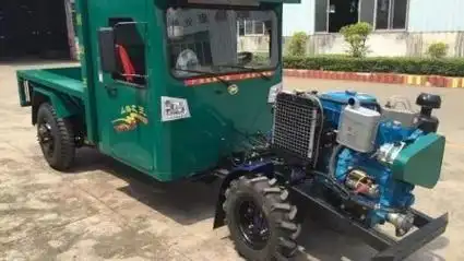 路边的梧州山王新一代四缸柴油涡轮增压断气刹重载后双轮四驱拖拉机