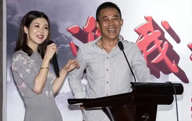 原创她是侯勇的三婚娇妻为爱倒追大25岁老公没有孩子婚姻也幸福