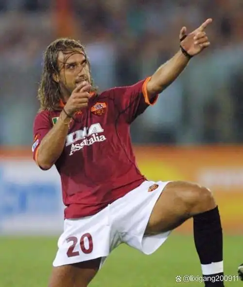 巴蒂斯图塔:战神,至今唯一在两届世界杯上演"帽子戏法"的球员