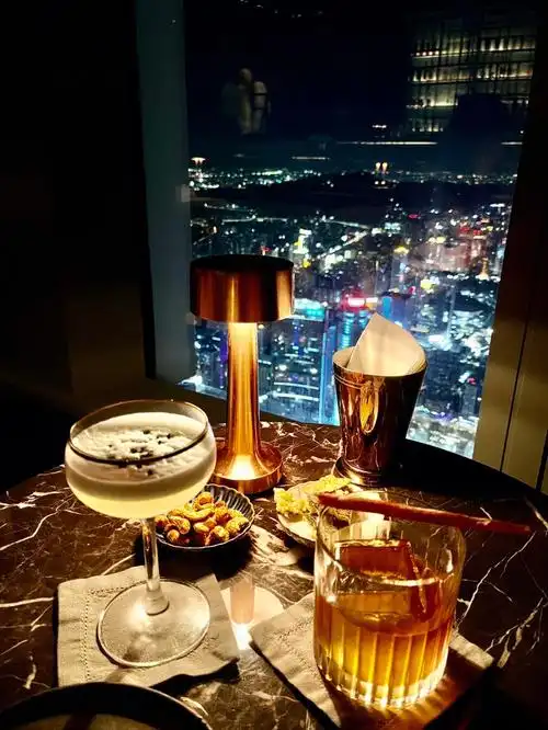 广州瑰丽黑金燚酒吧