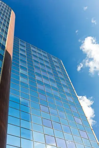 摩天大楼蓝色的玻璃墙